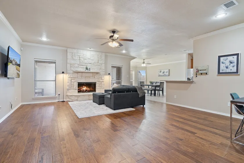 Expansive 4BR • Yard, Sunroom & Garage, Pets & Fun - Image 1