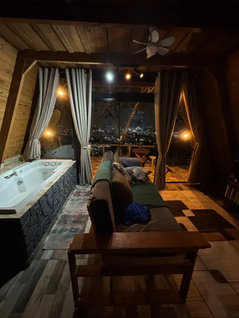 Paraiso do Vale Chalet, a retreat with a city view - Image 1