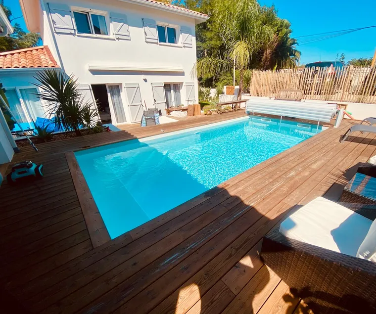 Villa exceptionnelle à Bayonne avec piscine et parking privée - Image 1
