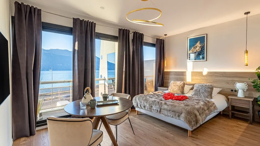 L'Idylle – Balneotherapy – Cinema – Lake View - Image 1