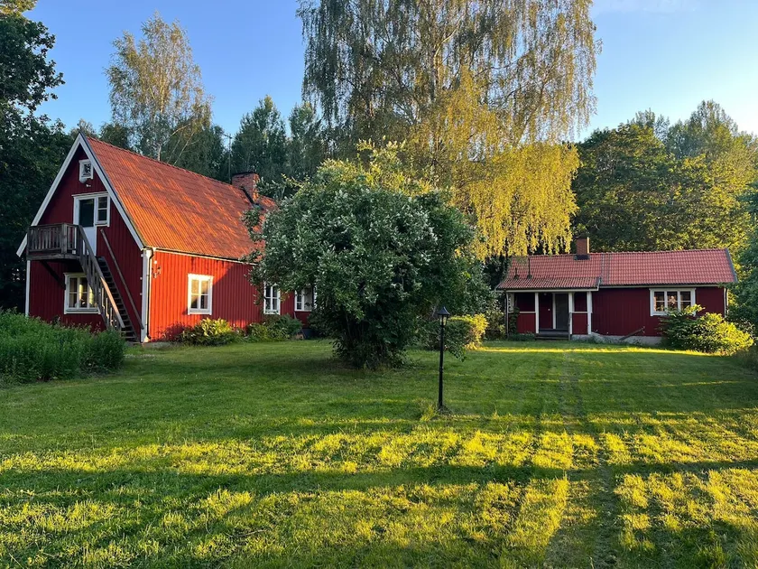 Charming Forest Retreat, 15 Min from Mariefred - Image 1