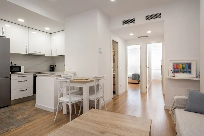 Newly renovated apartment ideal for groups/families - Image 1