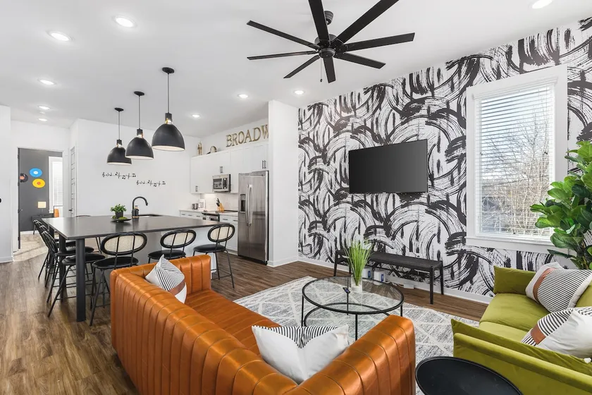 TWO Adjacent Homes Sleeps 24 Only 3 miles to Broadway - Image 1
