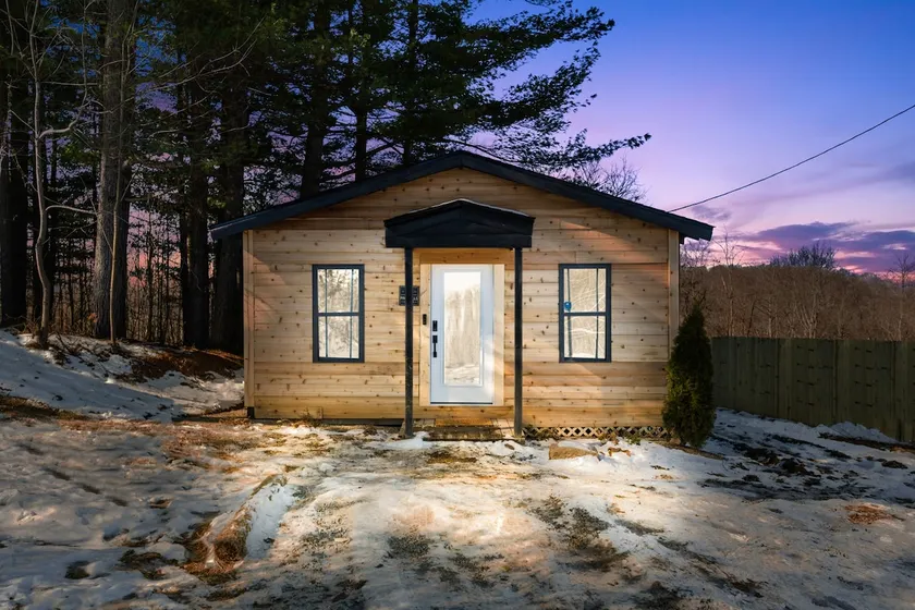 Pine Hills Cottage + Hot Tub I Fire Pit - Image 1