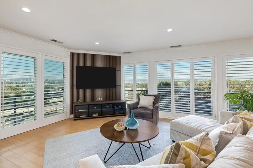 3Bd with Amazing City Views! - Image 1