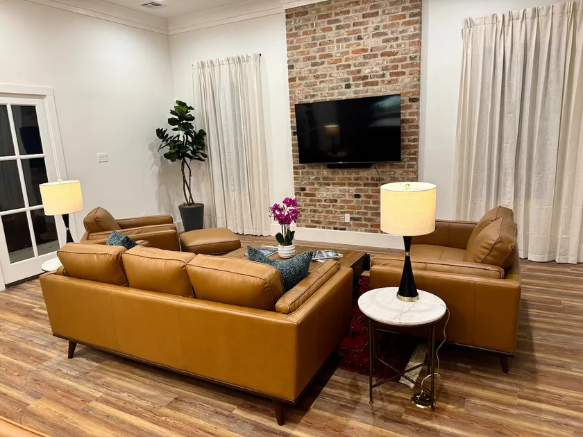 Uptown Retreat - Image 1