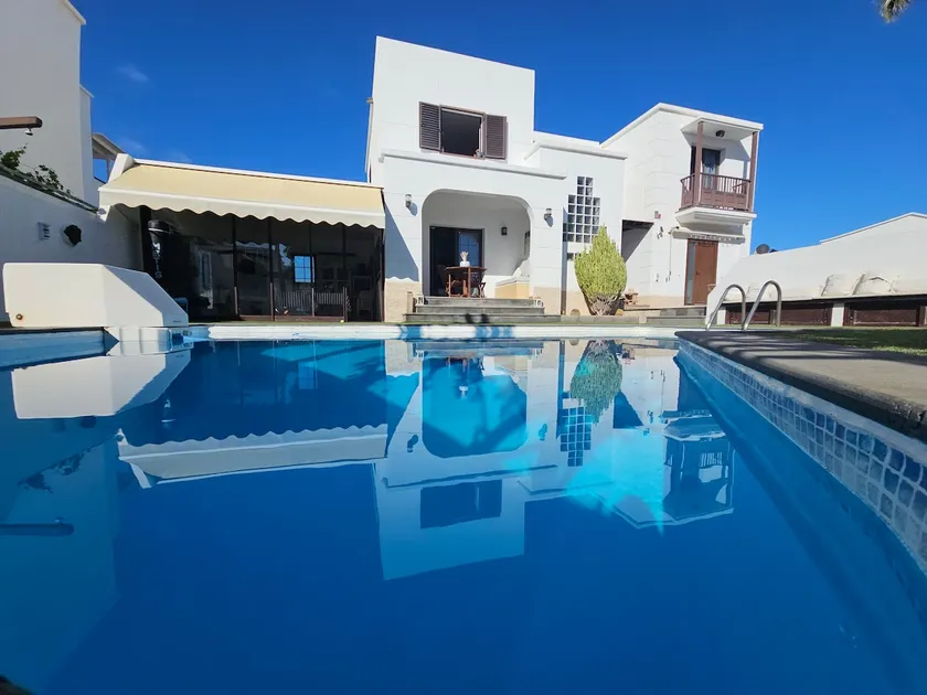 Costa Teguise Shelter - Lanzarote - Image 1