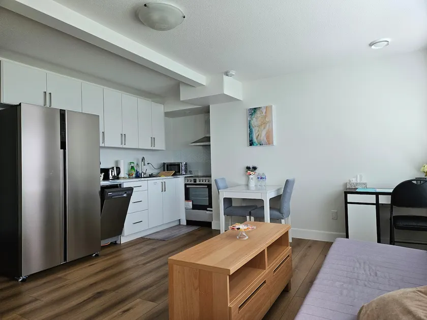 Burke Mountain Sunlit Suite - Image 1