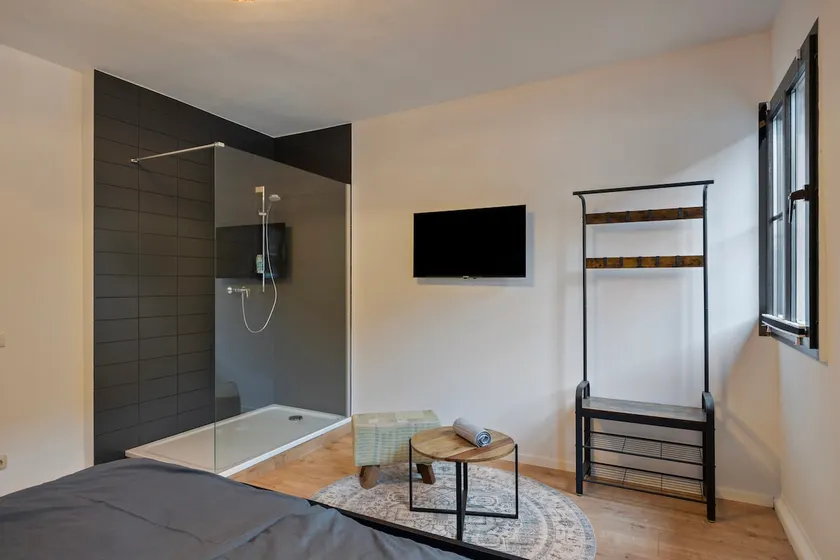 YOUR PLACE - 5 rooms, bathrooms, kitchen - Image 1