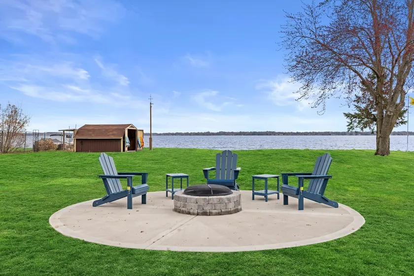 Beautifully Updated Lake House - Image 1