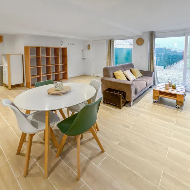 Cozy renovated and bright home - Image 1