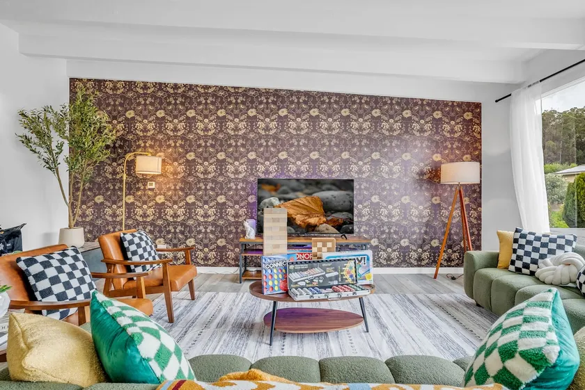 New Themed Coastal 4Bed w/ Pool/Arcades/Foosball - Image 1