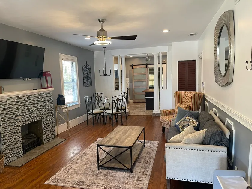 Cozy 2BR |WiFi| Beaches & Downtown - Image 1