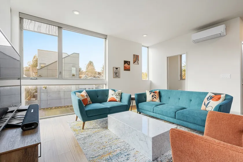 The Rooftop Blue Haven Home w Firepit - Image 1