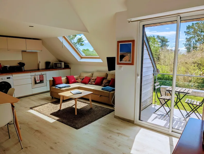 Quiet apartment near the ocean. - Image 1