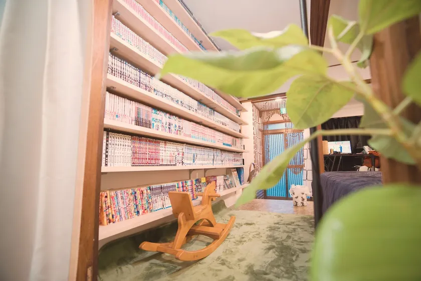 House with manga - Image 1