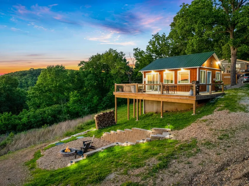 Views! Private Hot Tub and Fire Pit! Couples Cabin - Image 1