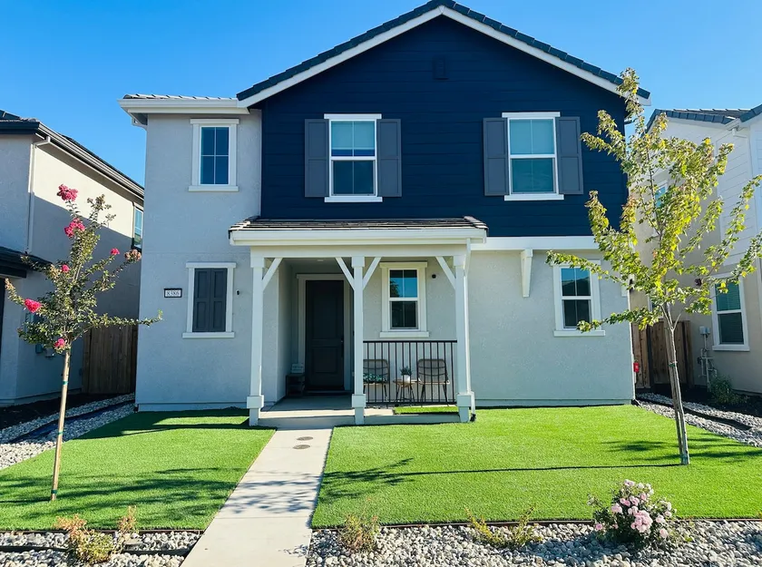 Spacious 4BR-3BA Cozy and Modern in Elk Grove - Image 1