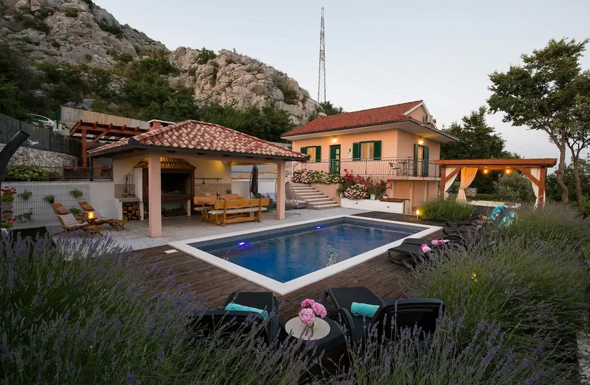 Villa with private heated pool united with nature - Image 1