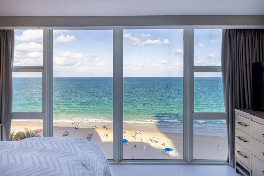 Ocean Haven Retreat: beachfront paradise with pool - Image 1