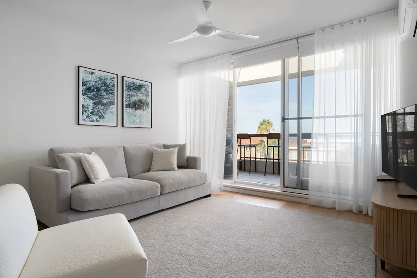 Top Floor Freshly Renovated Unit - Image 1
