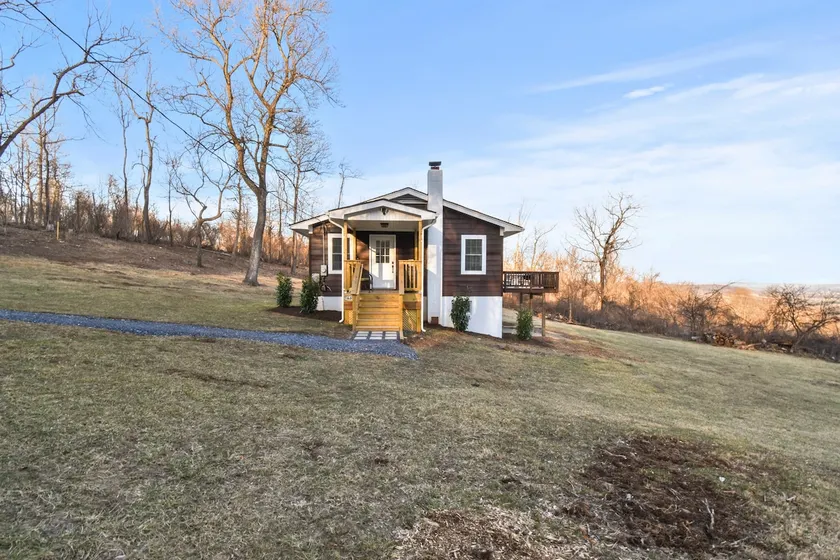 Hilltop Retreat - Image 1