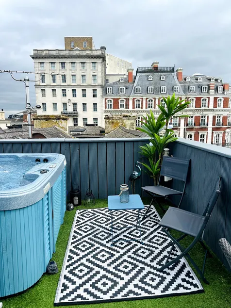 Luxury Group Stay, Rooftop HotTub, By Cruise Port - Image 1
