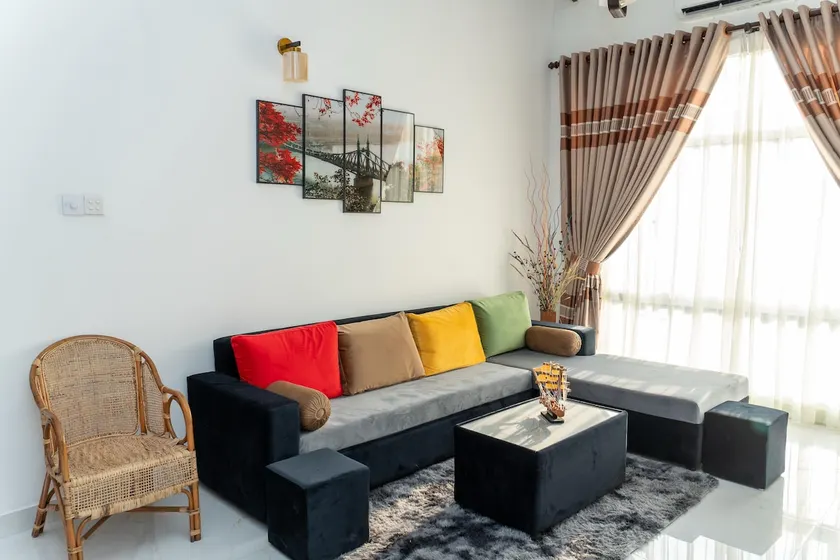 Cinnamon Holiday Home Near Airport - Image 1