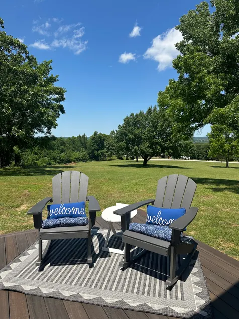 Lakeview Guesthouse - Image 1