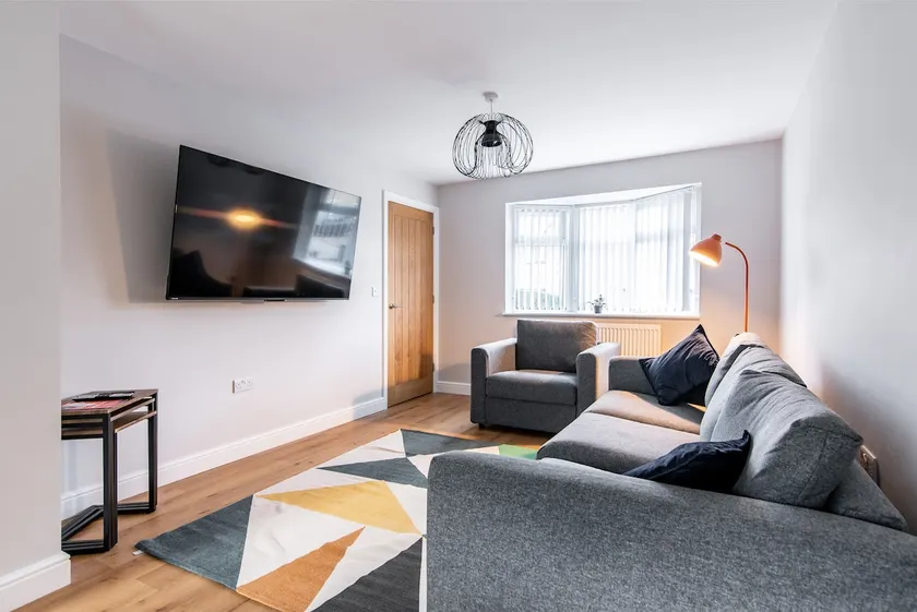 3-Bed House - Ideal for Contractors and Families - Image 1