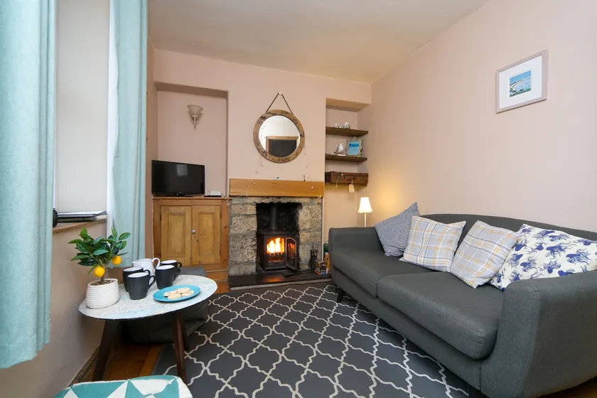 Cottage close To Coastal Path & Puffin Island Pass the Keys - Image 1