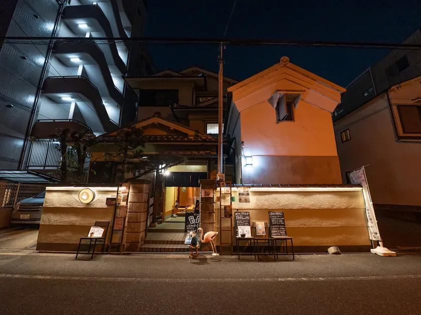 22 Halekula Room 5 Convenient location 9 minutes on foot from Nagai Station, with a restaurant and bar on the 1st floor - Image 1