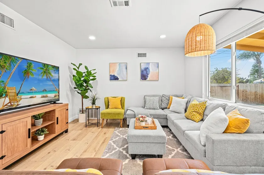 Cozy Disney Vacay Home 12 Min to Disney/TV All RM - Image 1