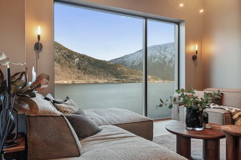Penthouse with fjord view and parking - Image 1