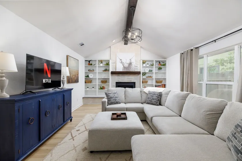 Clean & Comfortble Poker House Near Kalahari! - Image 1