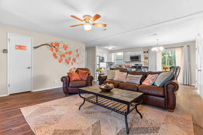 King Bed, 4 min to Fairgrounds, TVs in all Rooms - Image 1