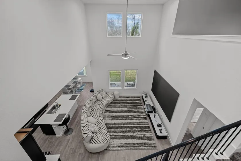 Luxury Modern & Spacious Retreat - Image 1