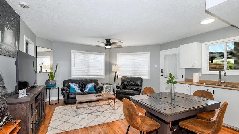 Knockan Hill Rentals - Ground Floor Suite - Image 1