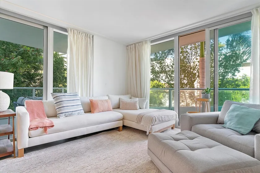 Bright 2BR 2BA Bay Harbor Walk to Beach And Shops - Image 1
