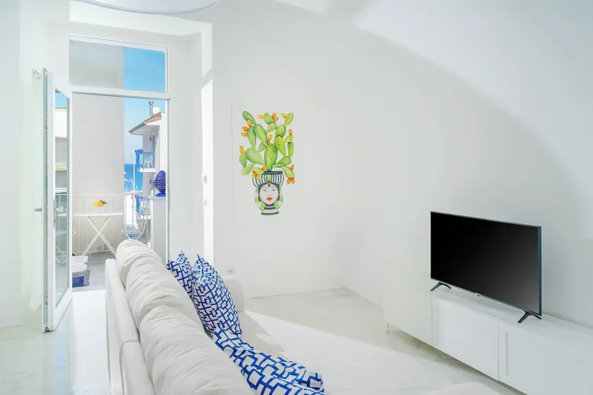 Murrano White - Image 1
