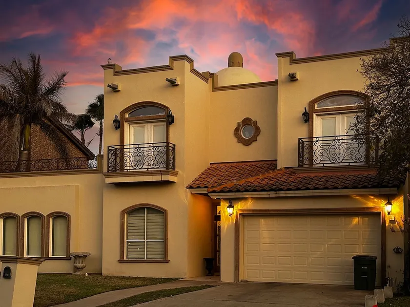 Hacienda Lakeview | Theater Rm | Pool | Grill - Image 1