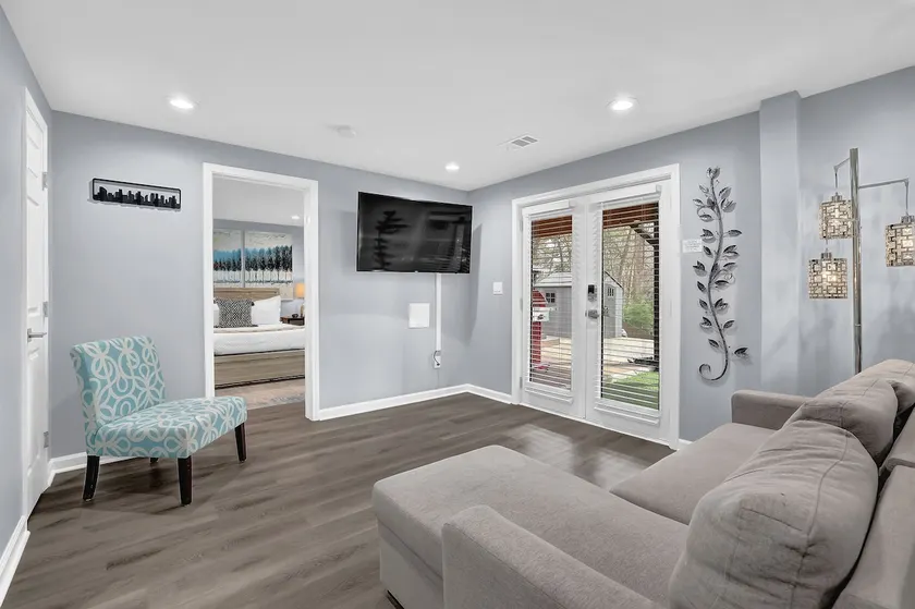 Modern & Quiet Bsmt Retreat+Grill+priv parking - Image 1