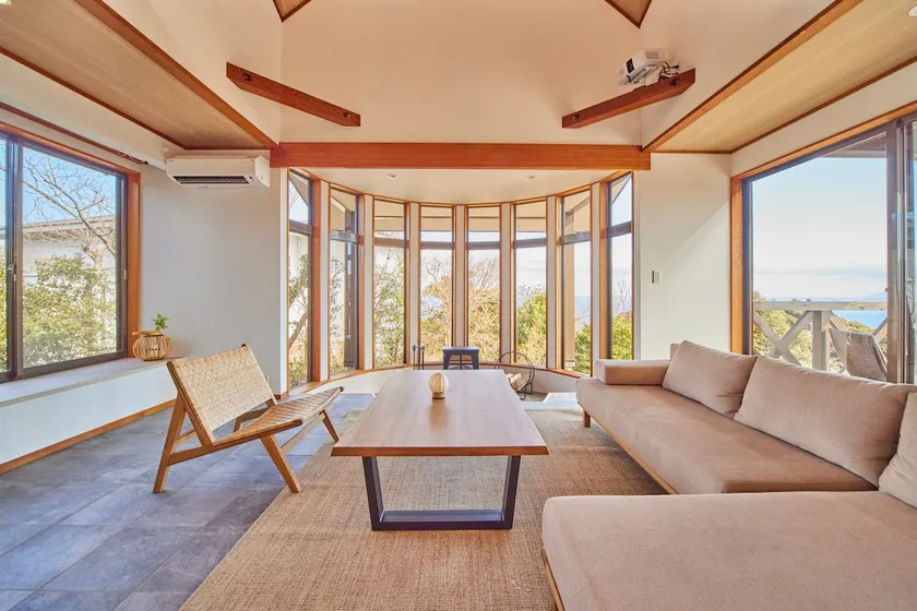 Izu Atagawa * Private villa with a view of the sea and hot spring * Near the station, with a wooden deck, BBQ, and sauna - Image 1