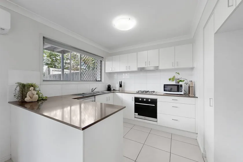 Cute Townhouse Near North Lakes - Image 1