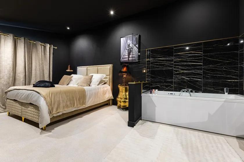 SecretRoom - Luxe, Balnéo et évasion -Arnage - Image 1