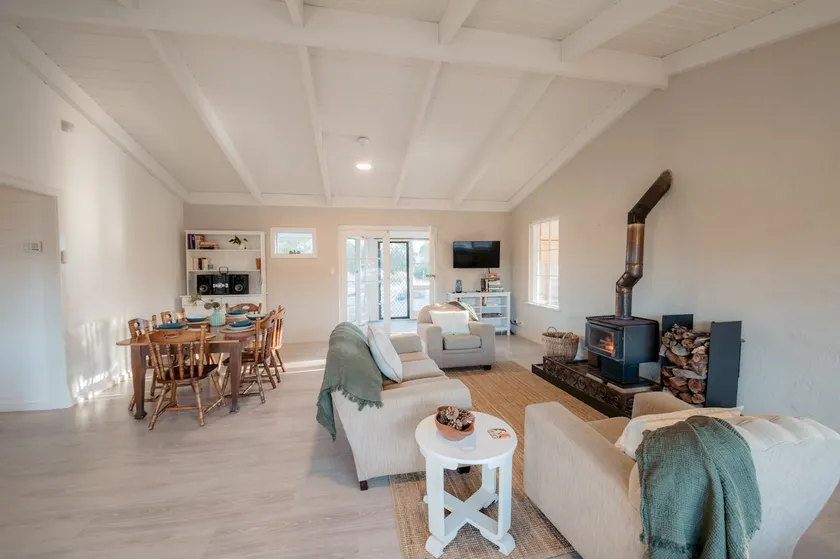Historic Cottage with private Hiking trails - Image 1