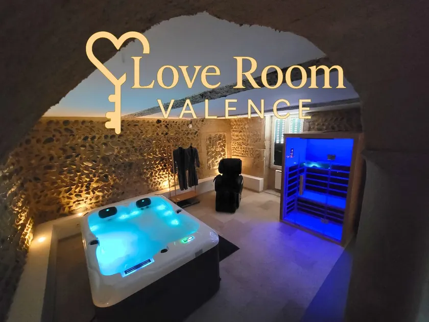 Love Room Valence - Image 1