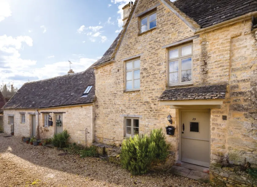 Cosy cottage in Bibury & parking - Image 1