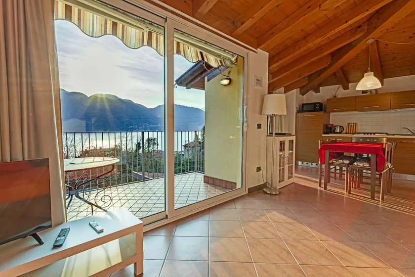 Lake Light Attic with Parking and A/C - Image 1