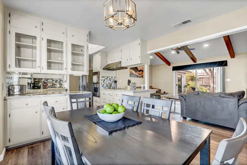 Al's Place - Image 1